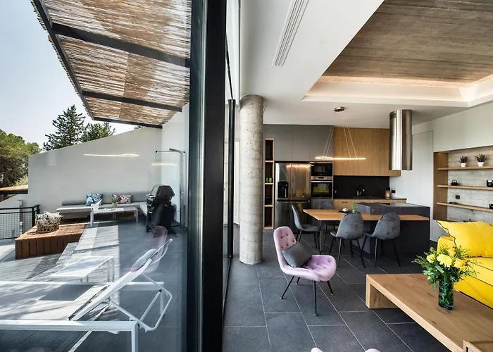 Ionian Grand - Estella * Ligia