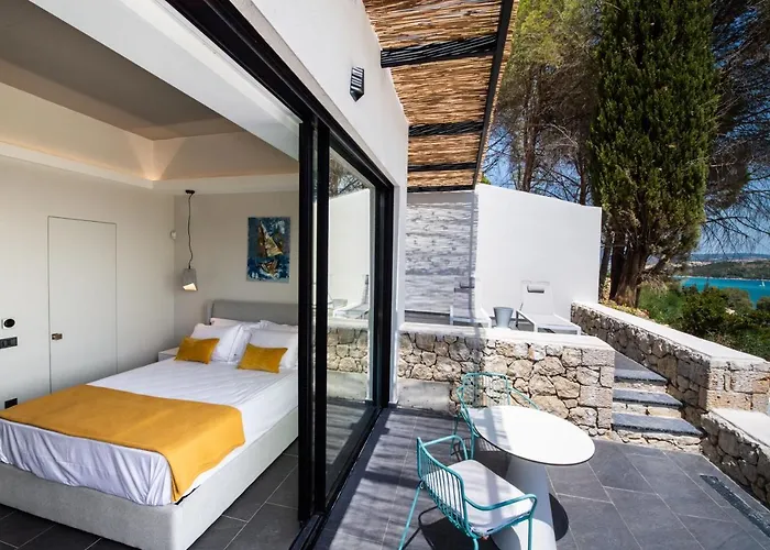 Ionian Grand - Estella Vilă Ligia